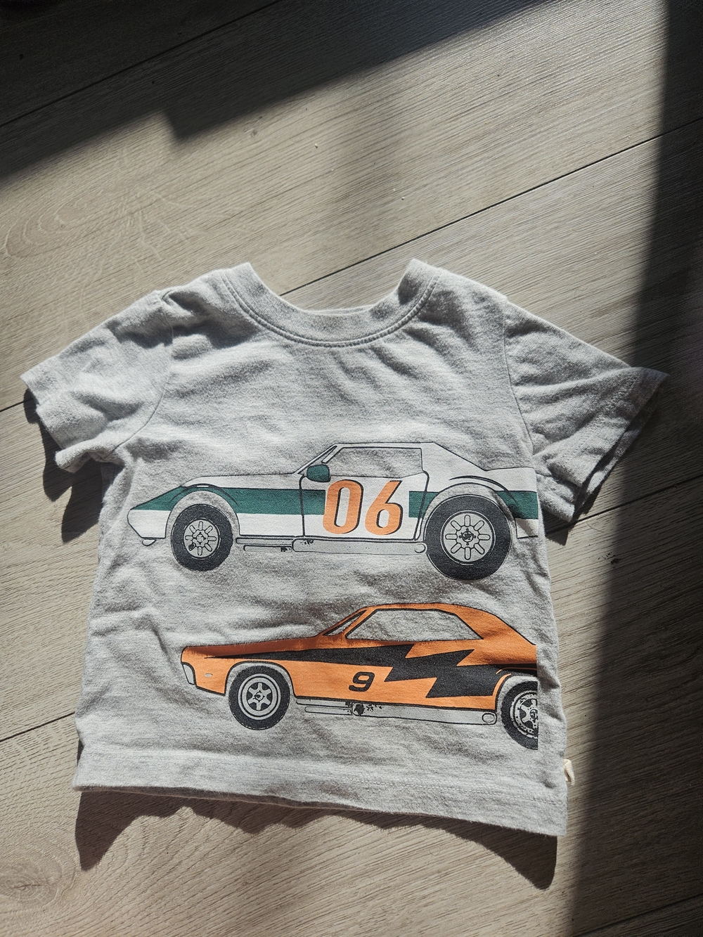 Baby Gap T-Shirt Voitures Grises 12-18 Mois / Race Car Grey Tee 12-18M🩷
